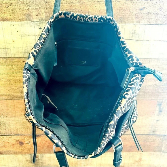Tutilo Leopard Carey The Day Large Bag - Picture 7 of 10